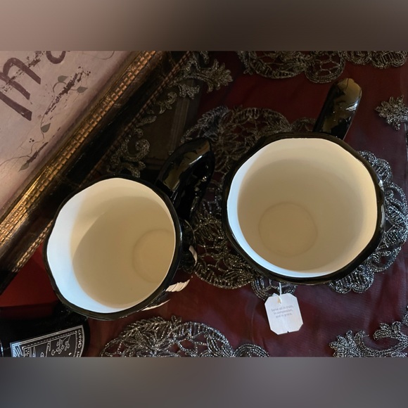 SPOOKY HOLLOW NWOT Halloween Skeleton Hand Set Of 2 Coffee/Tea Cups/Mugs - Picture 7 of 13